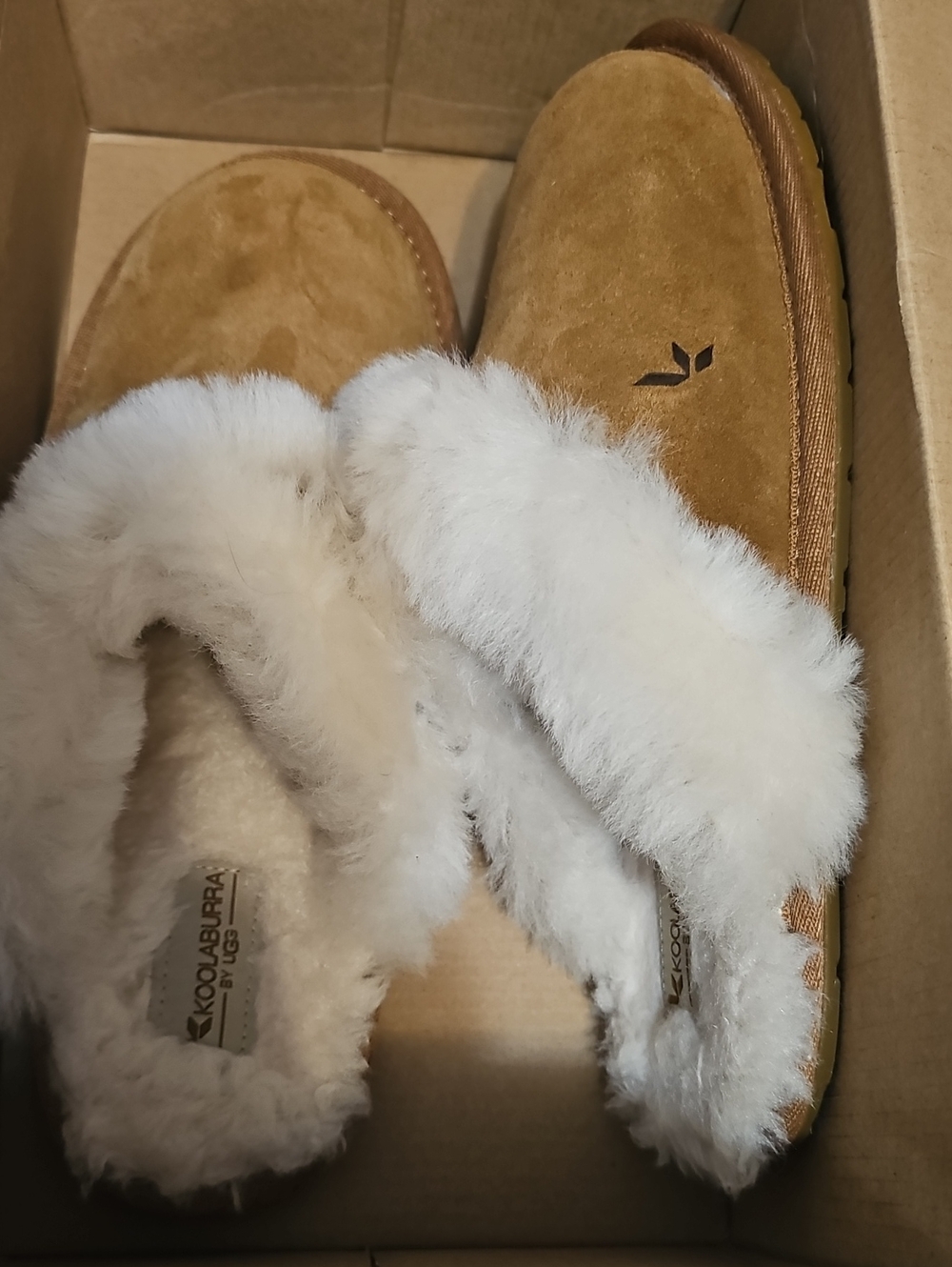 Koolaburra Women's Chestnut Suede Slippers with Cream Shearling